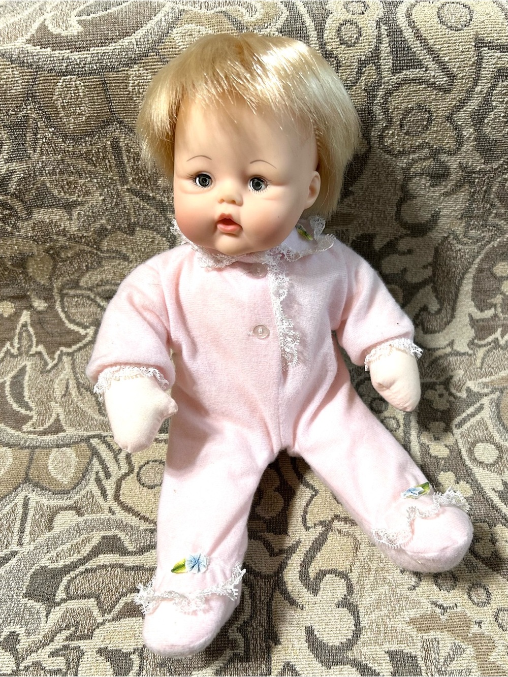 Vintage 1977 Madame Alexander Little Huggems 12” Baby Doll Working Squeaker
